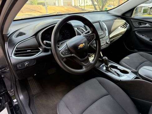 Used 2018 Chevrolet Malibu LT image 17