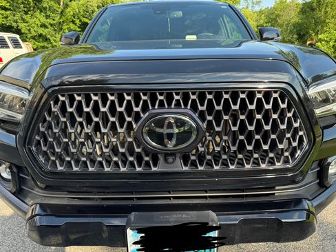 Used 2021 Toyota Tacoma Limited w/ Nightshade Package AWD/4WD image 14