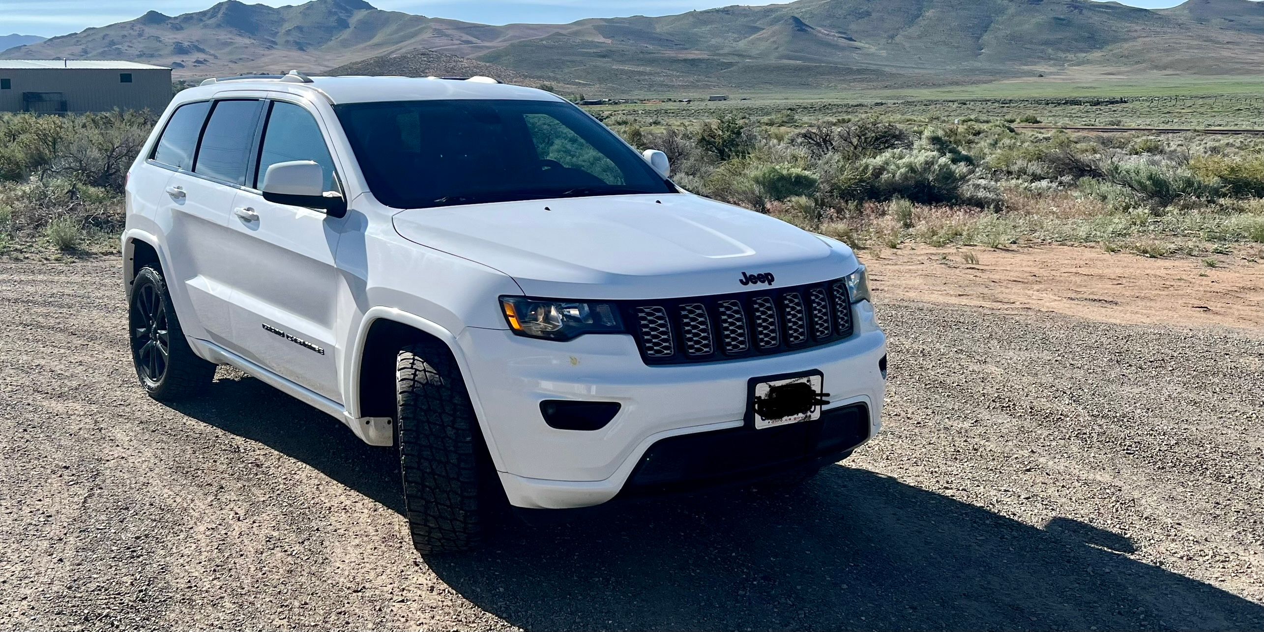 Used 2018 Jeep Grand Cherokee Altitude RWD image 2