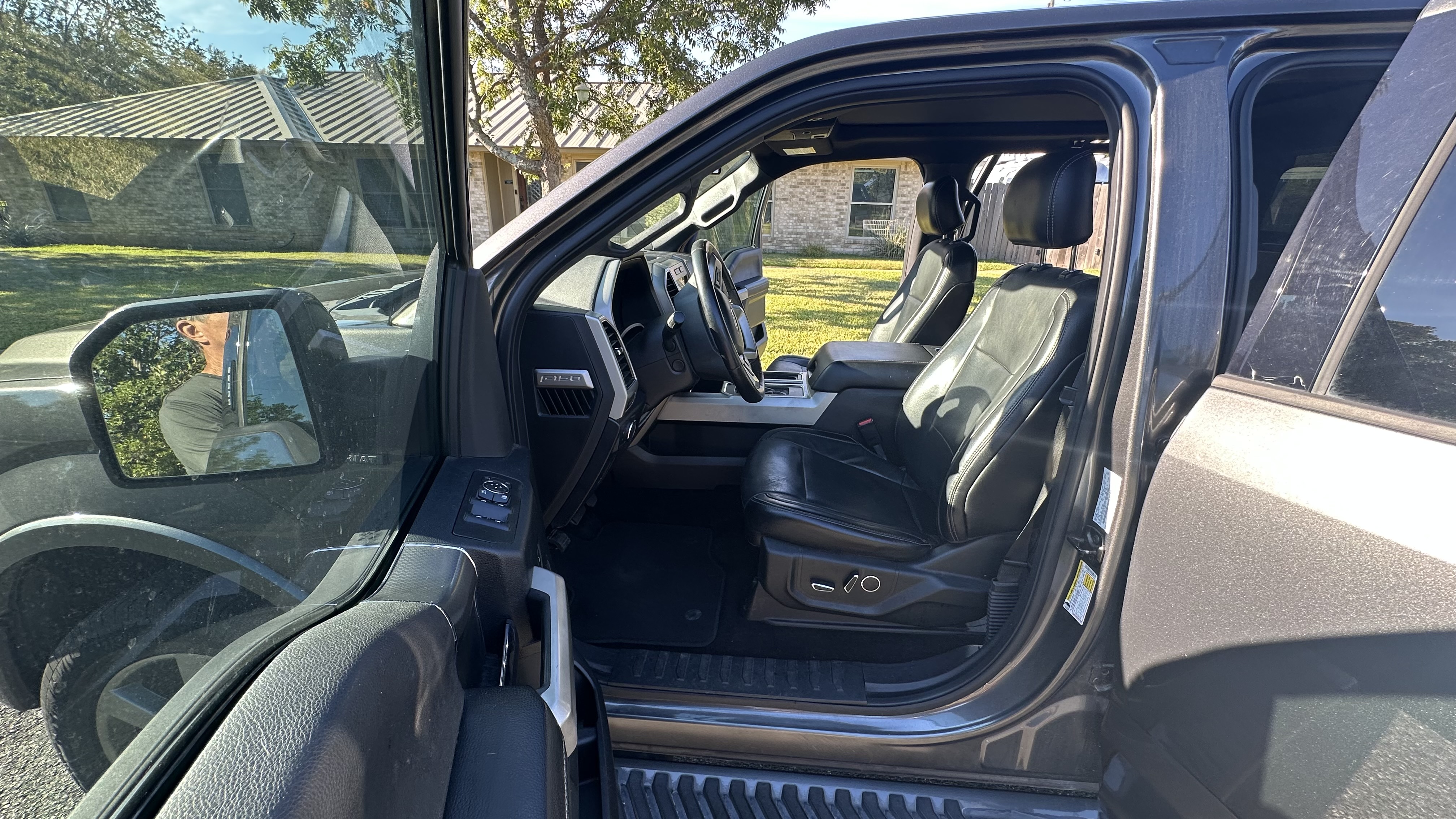 Used 2017 Ford F150 Lariat w/ Equipment Group 502A Luxury AWD/4WD image 16