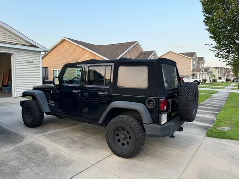 Used 2013 Jeep Wrangler Unlimited Sport image 5