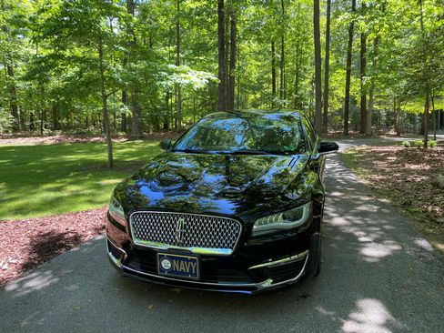 Used 2017 Lincoln MKZ Premiere AWD/4WD image 2