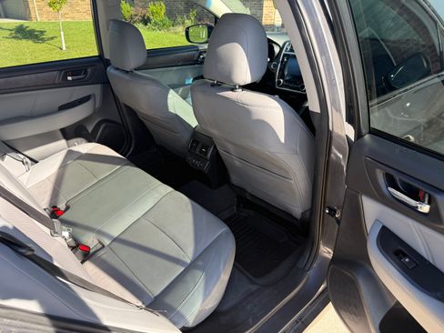 Used 2019 Subaru Outback 2.5i Limited w/ Popular Package #2 AWD/4WD image 9