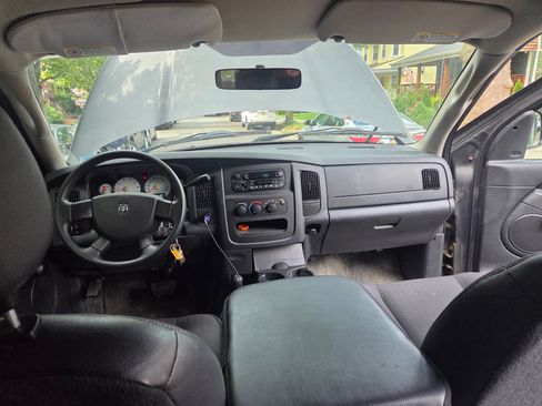 Used 2004 Dodge Ram 1500 Truck ST image 6