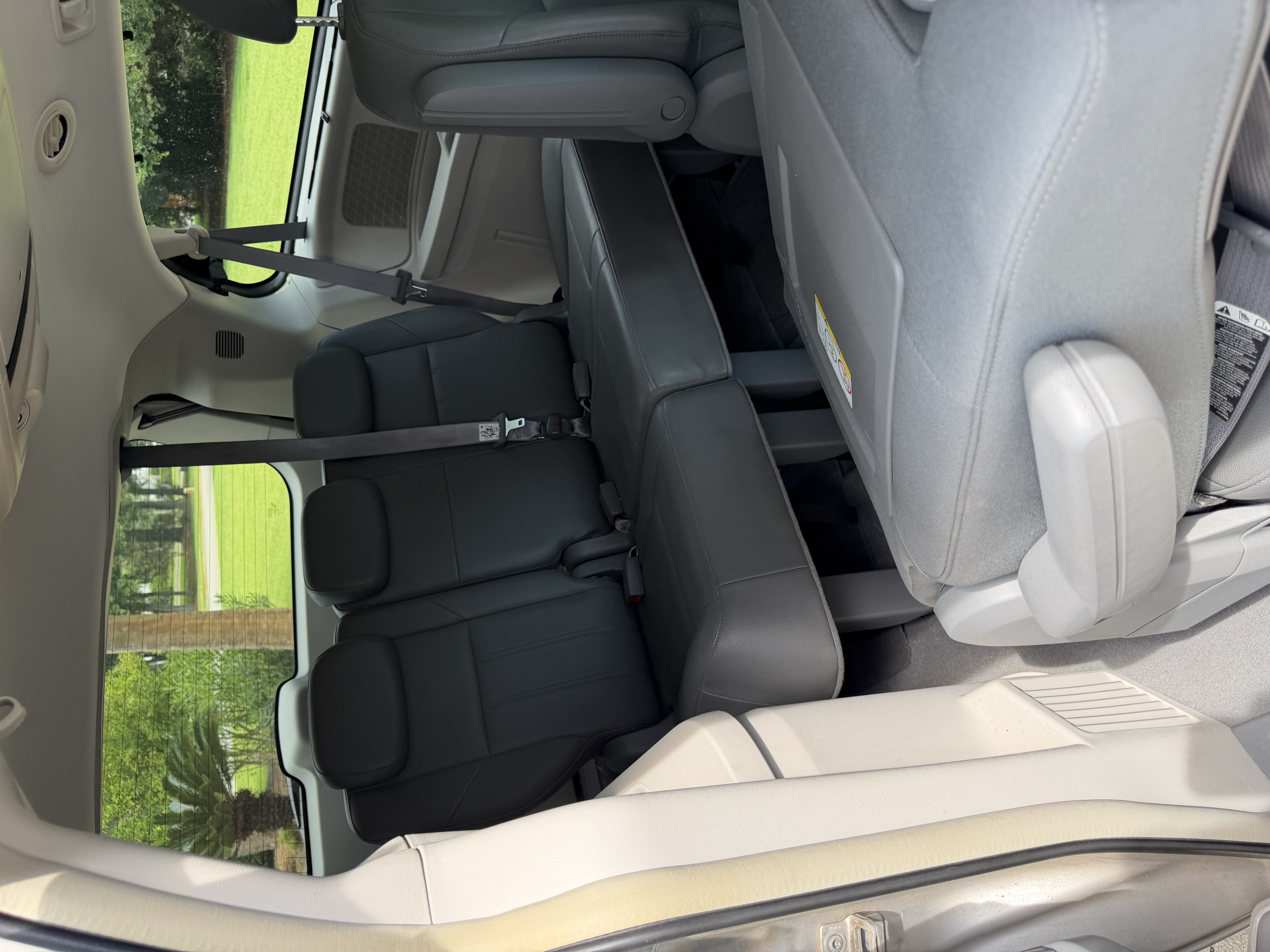 Used 2008 Chrysler Town & Country Touring FWD image 8