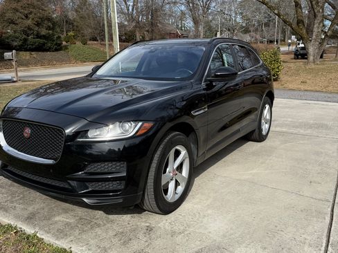 Used 2019 Jaguar F-PACE Premium image 4