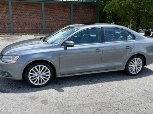 Used 2013 Volkswagen Jetta SEL FWD image 4