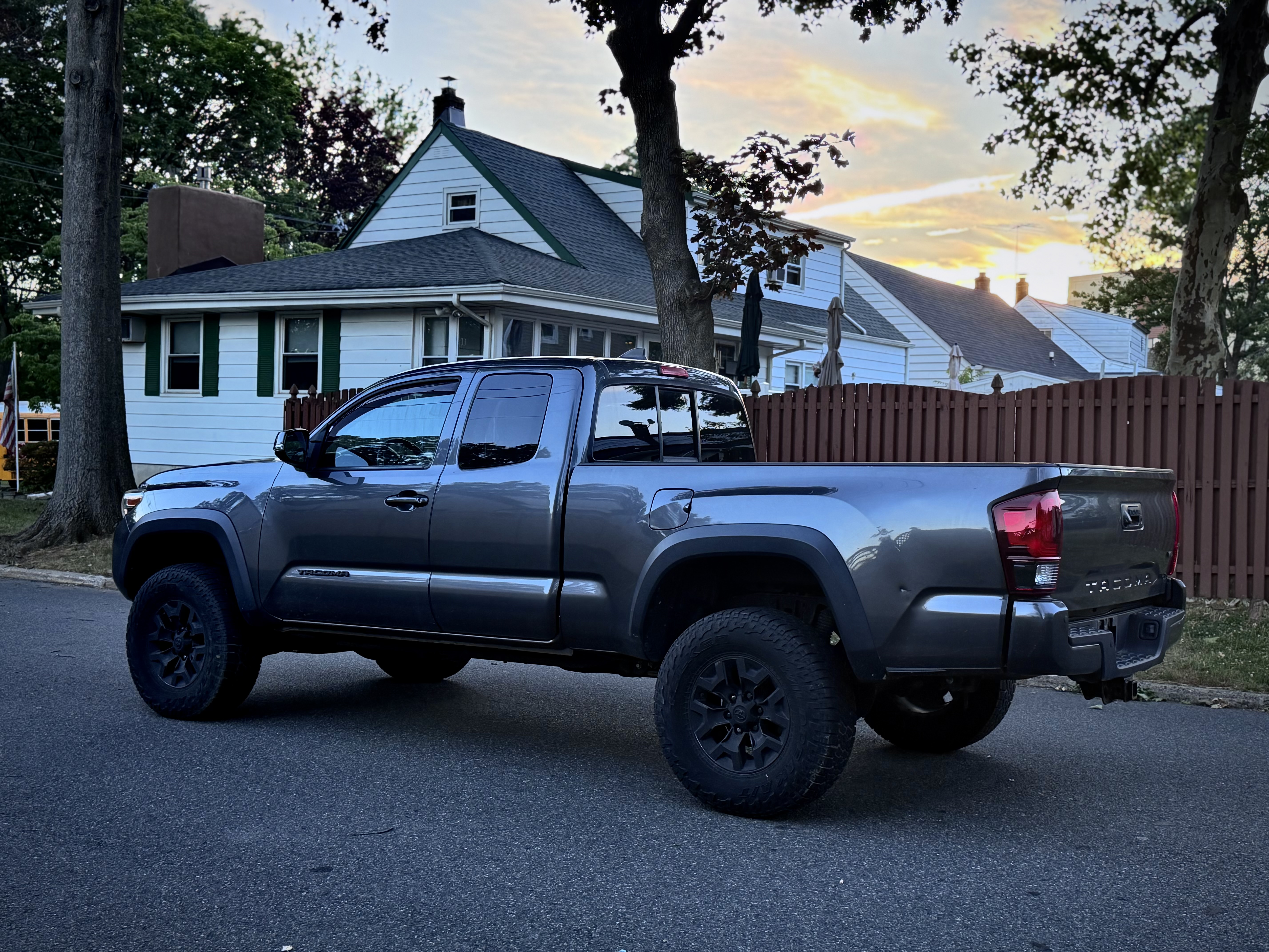 Used 2019 Toyota Tacoma TRD Off-Road AWD/4WD image 11