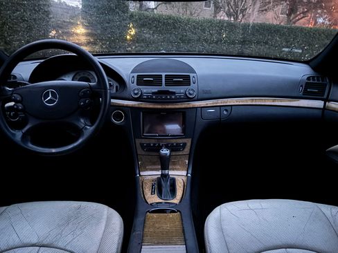 Used 2008 Mercedes-Benz E 550 Sedan image 8
