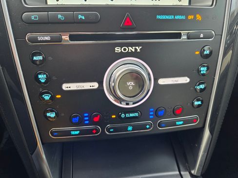 Used 2017 Ford Explorer Platinum image 12