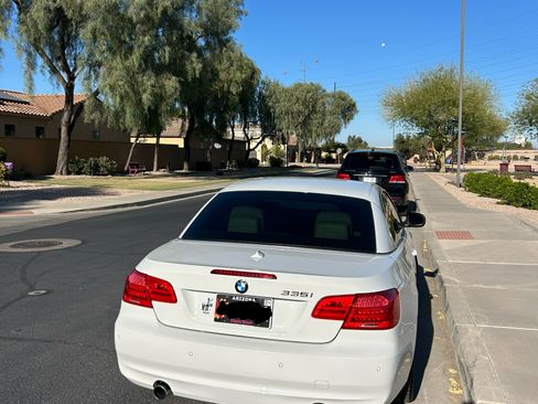 Used 2011 BMW 335i Convertible image 22