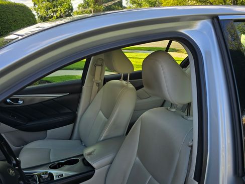 Used 2015 INFINITI Q50 AWD w/ Moonroof Package image 11