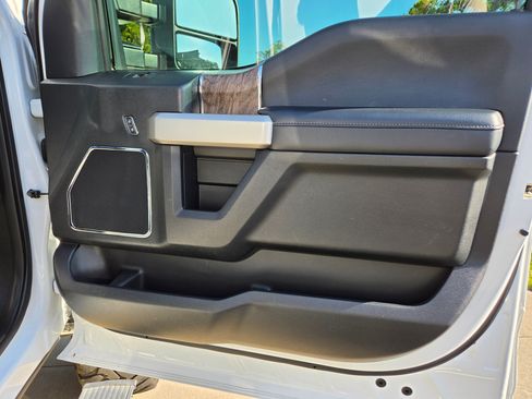 Used 2017 Ford F250 Lariat w/ Lariat Ultimate Package AWD/4WD image 19