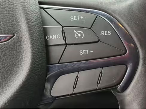 Used 2015 Chrysler 200 S image 6