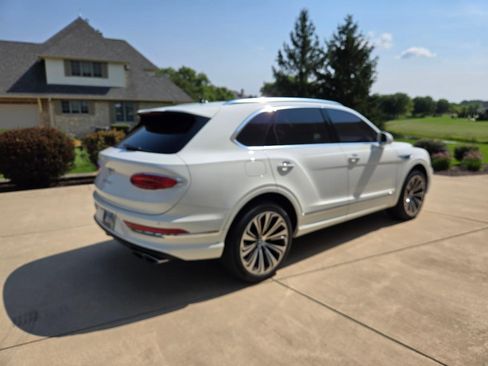 Used 2021 Bentley Bentayga AWD/4WD image 14