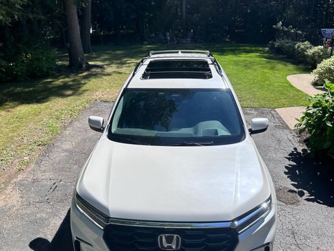 Used 2025 Honda Pilot Elite image 8