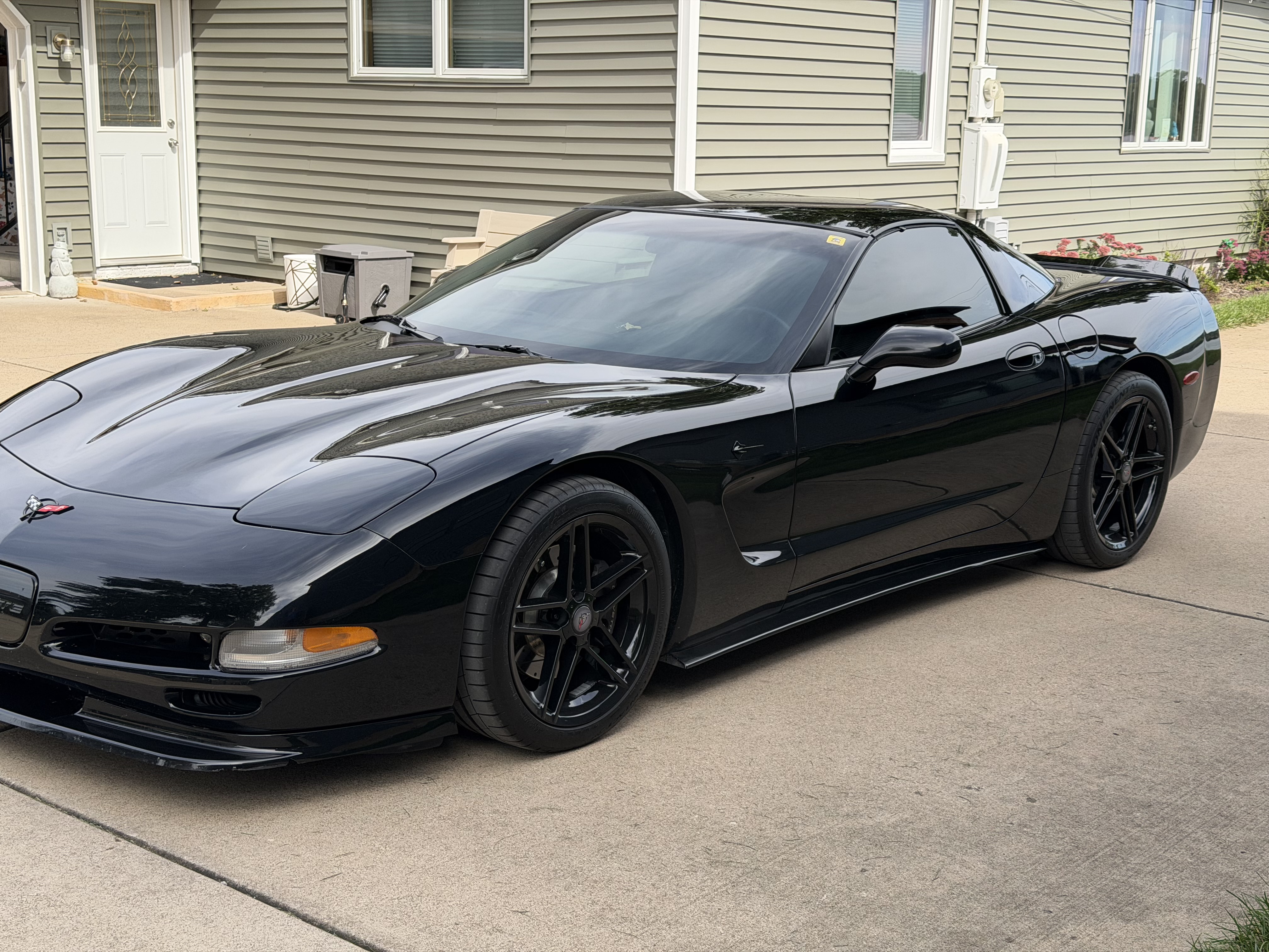 Used 1998 Chevrolet Corvette Coupe w/ Roof Pkg RWD image 12