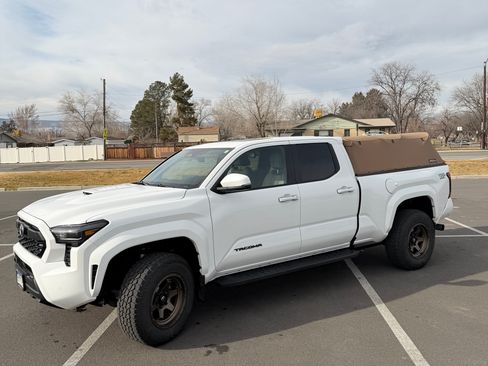 Used 2024 Toyota Tacoma TRD Off-Road image 9