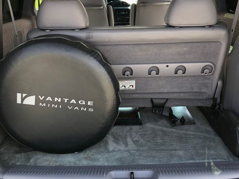 Used 2000 Dodge Grand Caravan SE image 13