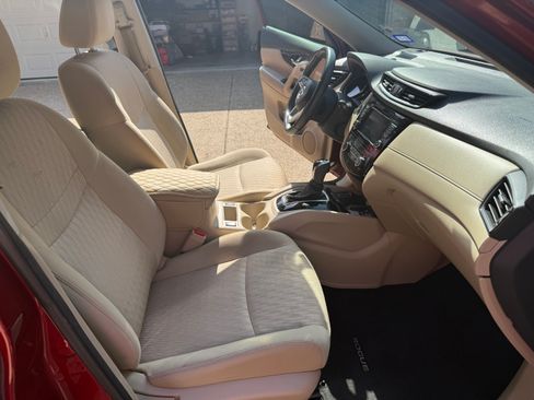 Used 2019 Nissan Rogue SV w/ Premium Package FWD image 8