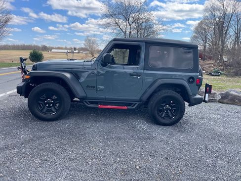 Used 2025 Jeep Wrangler Sport image 4