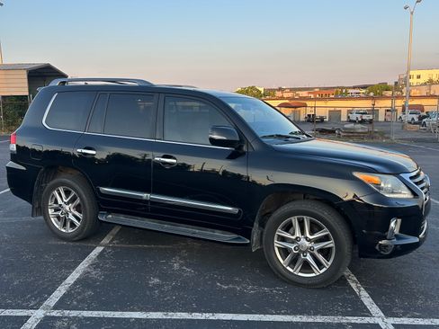 Used 2013 Lexus LX 570 4WD w/ Luxury Pkg image 5