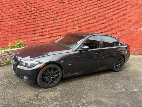 Used 2011 BMW 328i xDrive Sedan AWD/4WD image 2