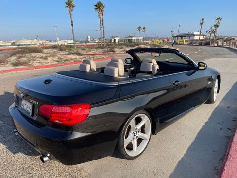 Used 2012 BMW 335i Convertible image 2