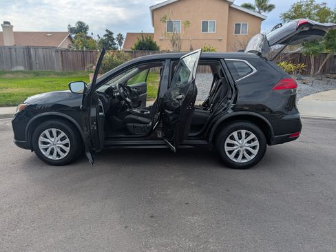 Used 2017 Nissan Rogue S image 6