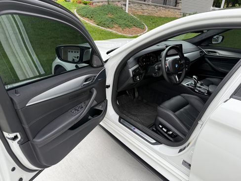 Used 2020 BMW M5 w/ Executive Package image 17