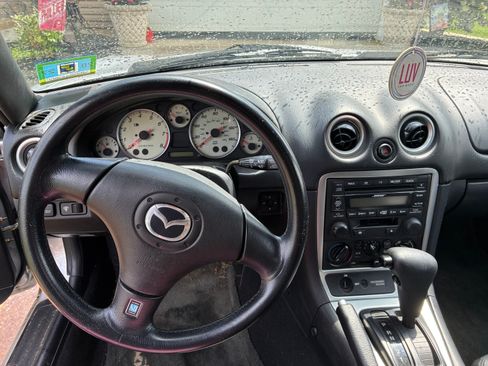 Used 2003 MAZDA MX-5 Miata LS RWD image 10