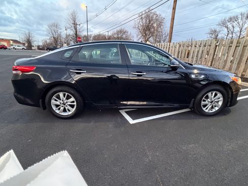 Used 2016 Kia Optima LX w/ LX Convenience Package image 2
