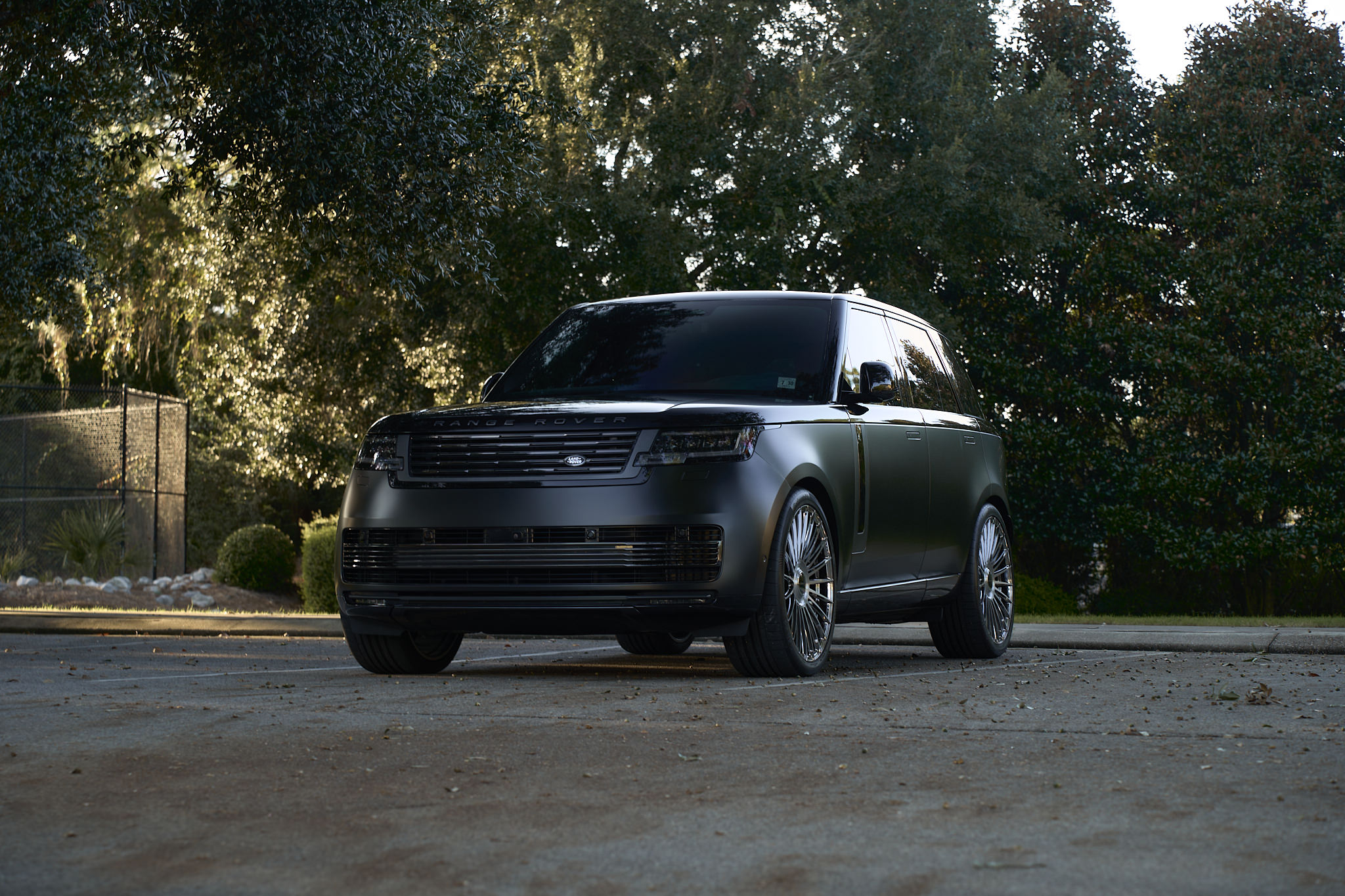 Used 2025 Land Rover Range Rover SV AWD/4WD image 2