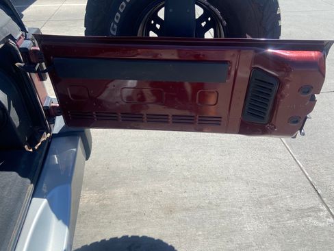 Used 2010 Jeep Wrangler Sahara image 28