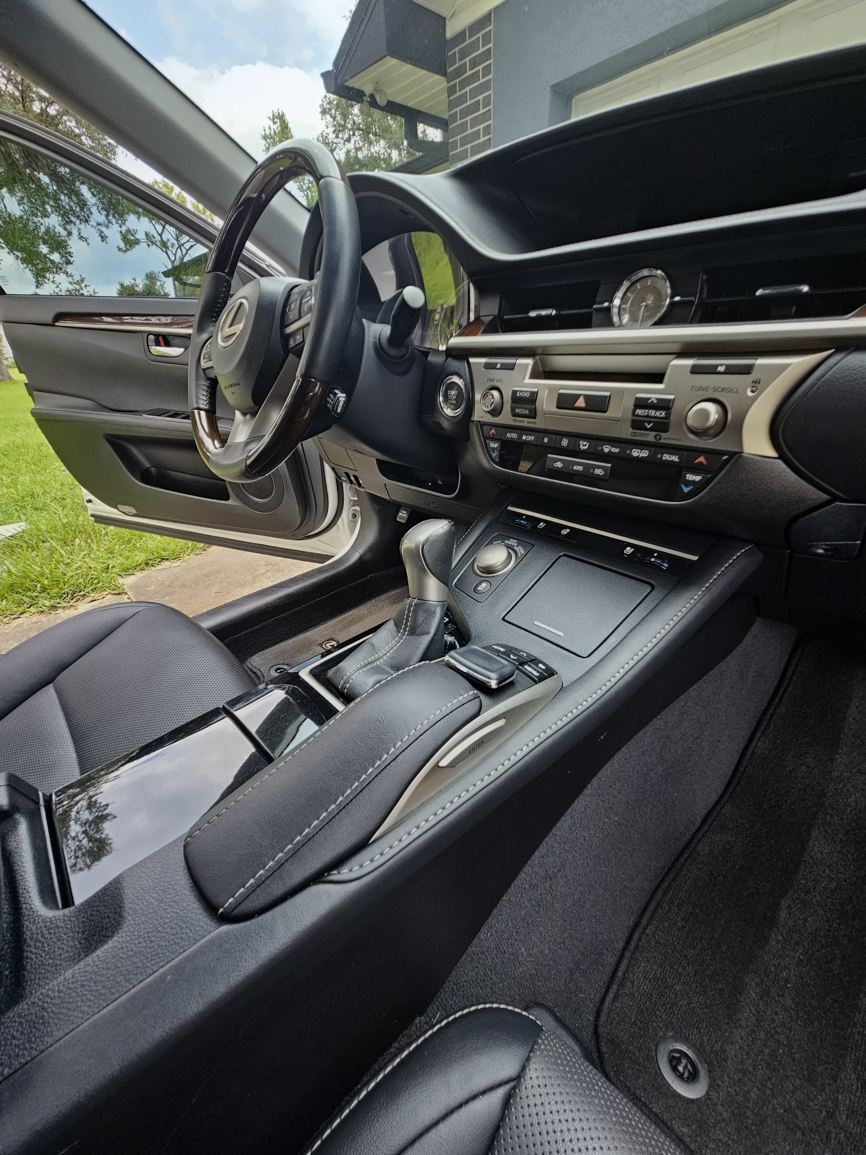Used 2017 Lexus ES 350 w/ Navigation System Package FWD image 15