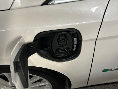 Used 2017 Ford Focus Electric Hatchback image 6