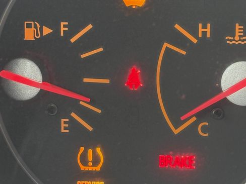 Used 2006 Nissan 350Z Coupe w/ (N93) Cargo Convenience Pkg image 12