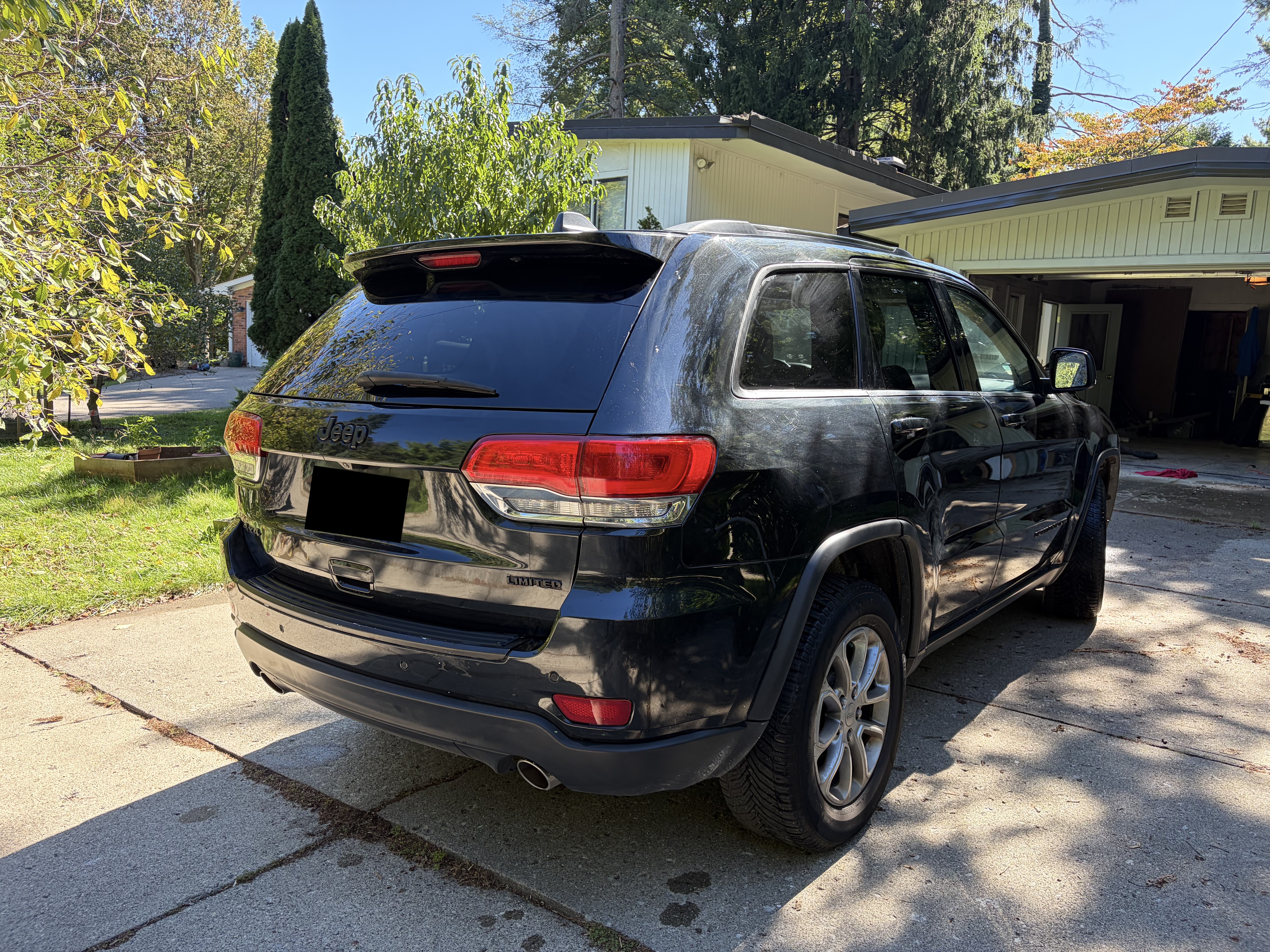 Used 2014 Jeep Grand Cherokee Limited AWD/4WD image 6