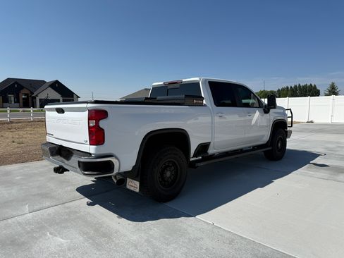 Used 2024 Chevrolet Silverado 2500 LT w/ Convenience Package image 5