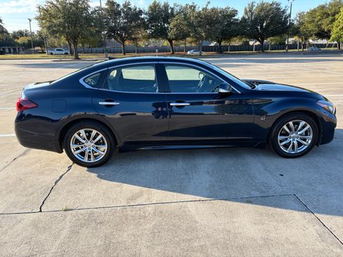 Used 2019 INFINITI Q70 Luxe w/ Proactive Package image 4