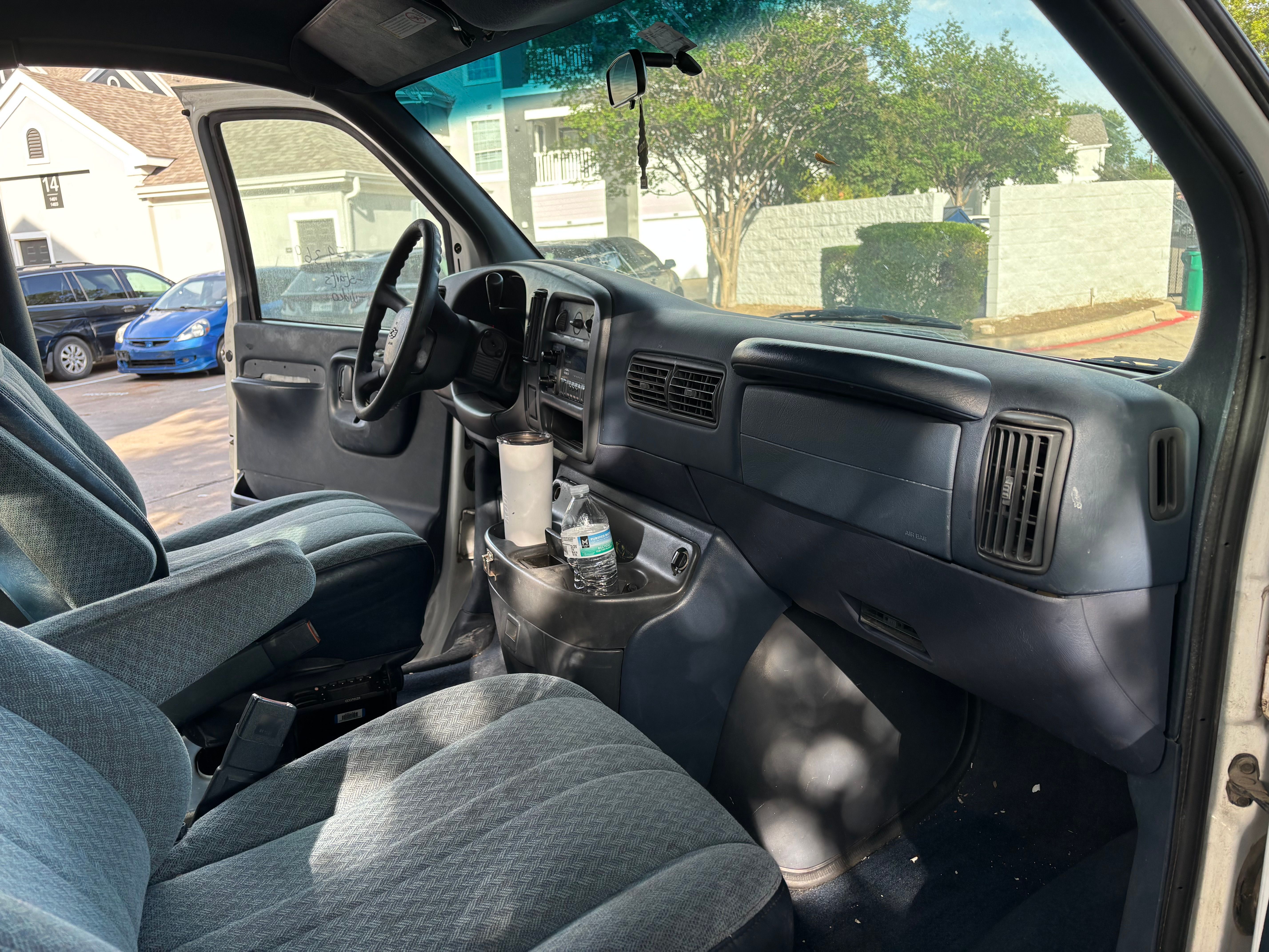 Used 2000 Chevrolet Express 2500 Passenger w/ LS Preferred Equipment Group RWD image 17