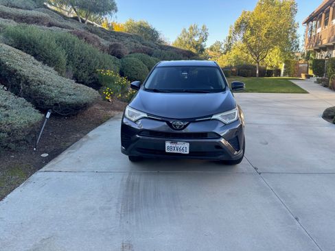 Used 2018 Toyota RAV4 LE w/ Carpet Mat Package image 2