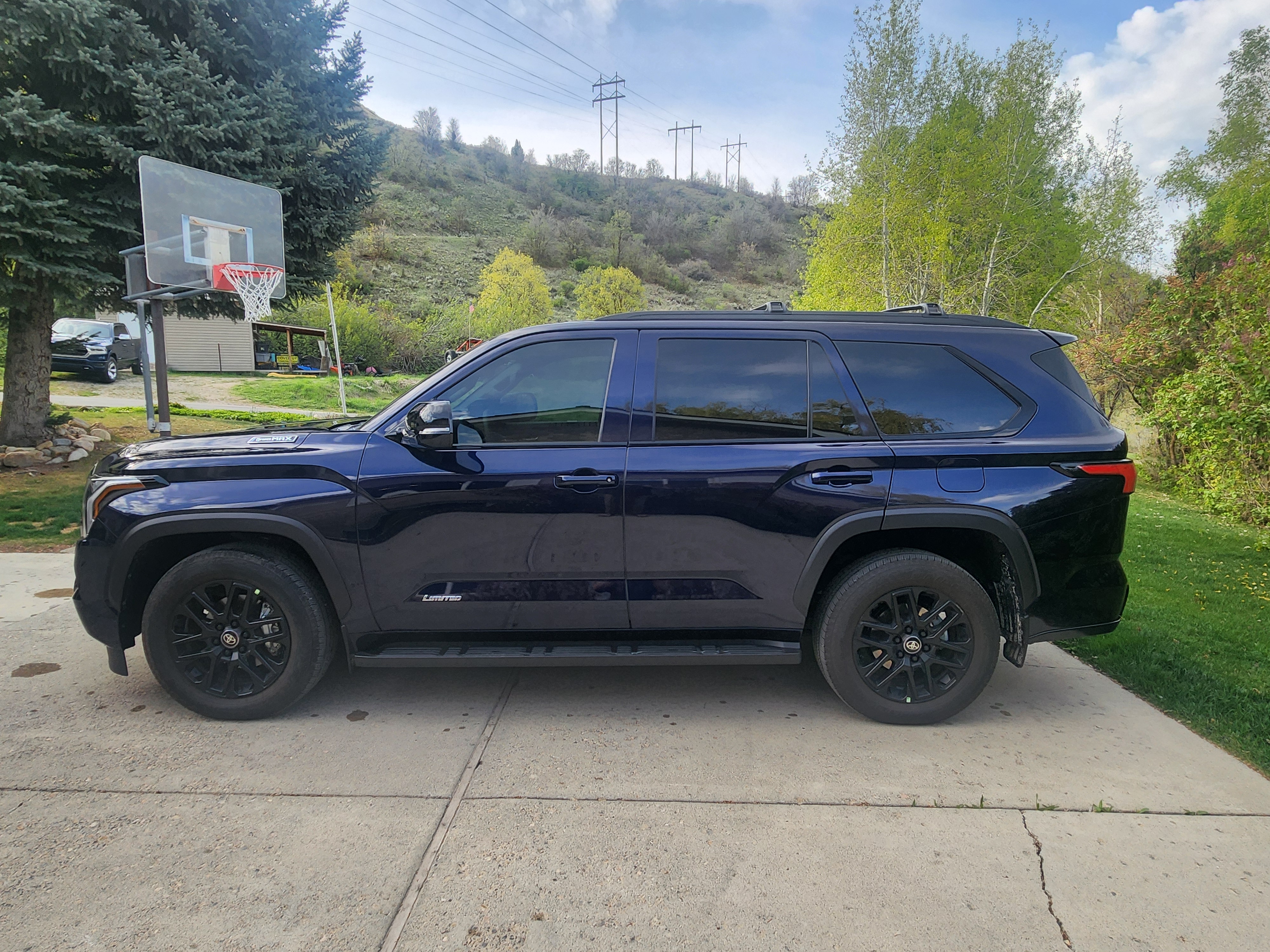 Used 2026 Toyota Sequoia Limited w/ Tow Technology Package AWD/4WD image 1