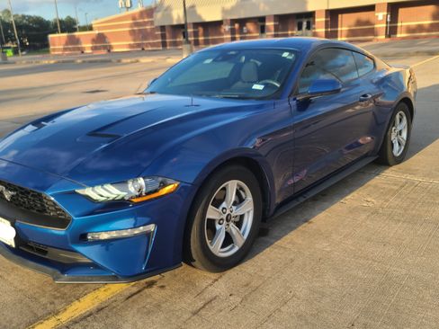 Used 2022 Ford Mustang Coupe image 8