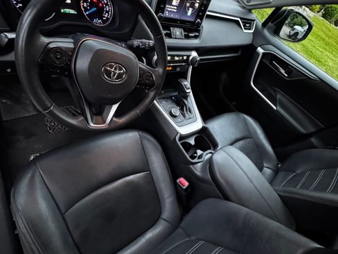 Used 2021 Toyota RAV4 XLE Premium AWD/4WD image 10