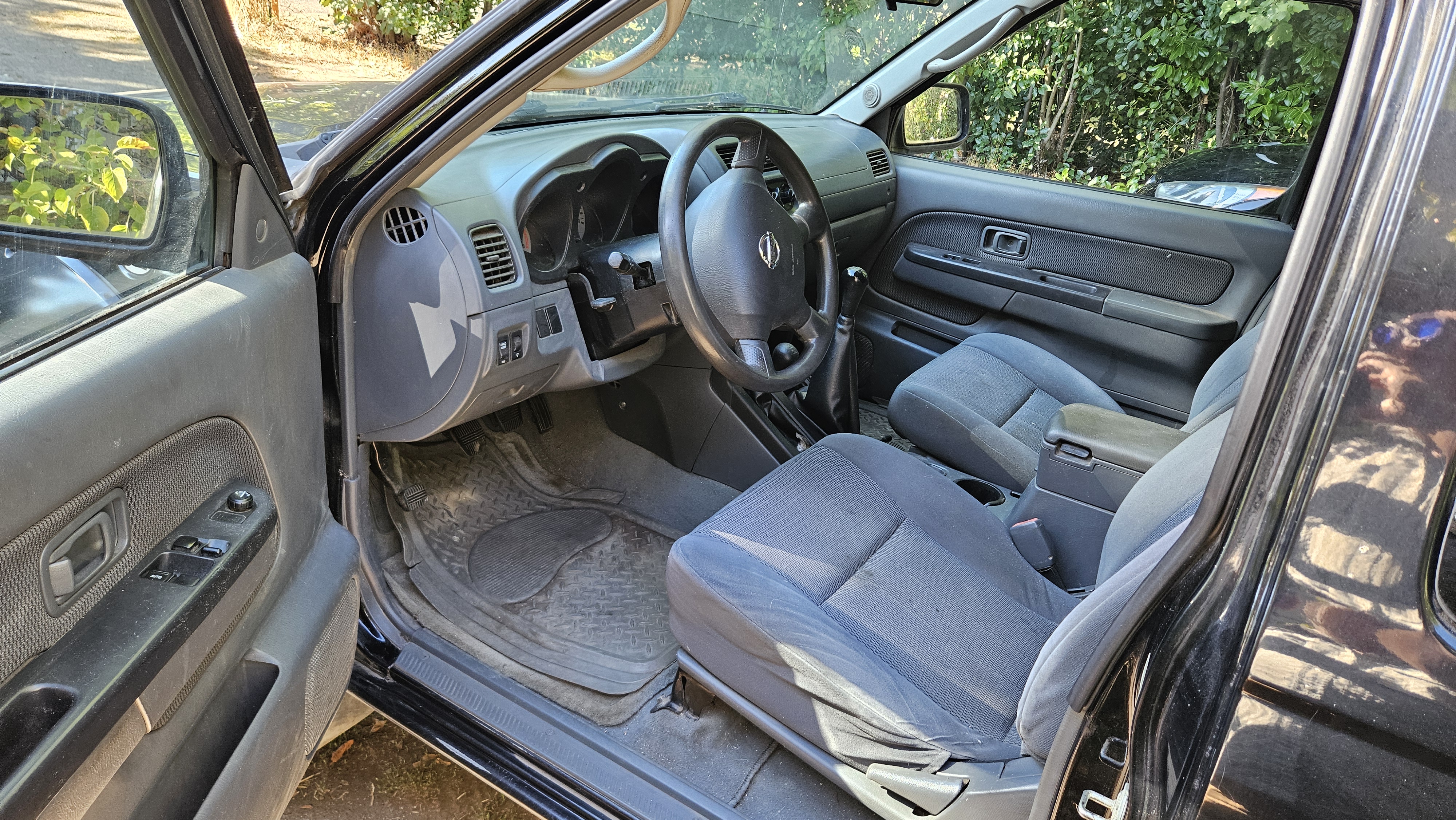 Used 2004 Nissan Frontier XE Desert Runner w/ (VTP) Value Truck Pkg AWD/4WD image 9