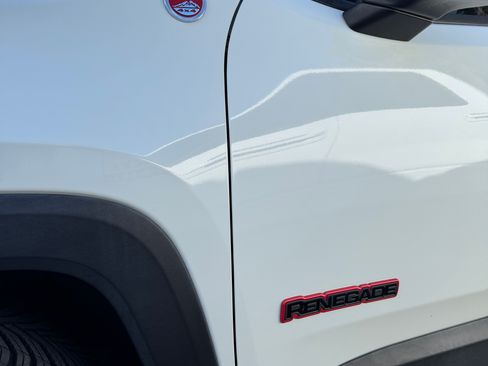 Used 2016 Jeep Renegade Trailhawk image 6