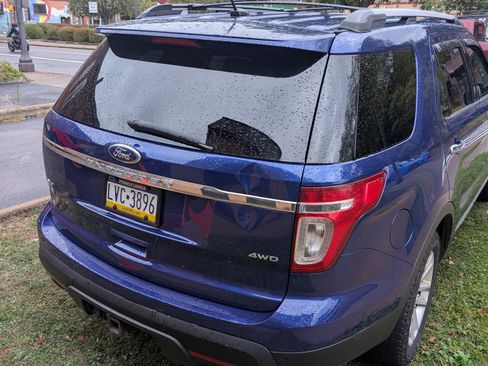 Used 2015 Ford Explorer XLT image 9