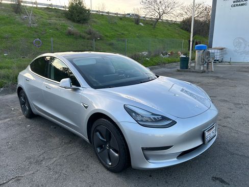 Used 2018 Tesla Model 3 Long Range image 1