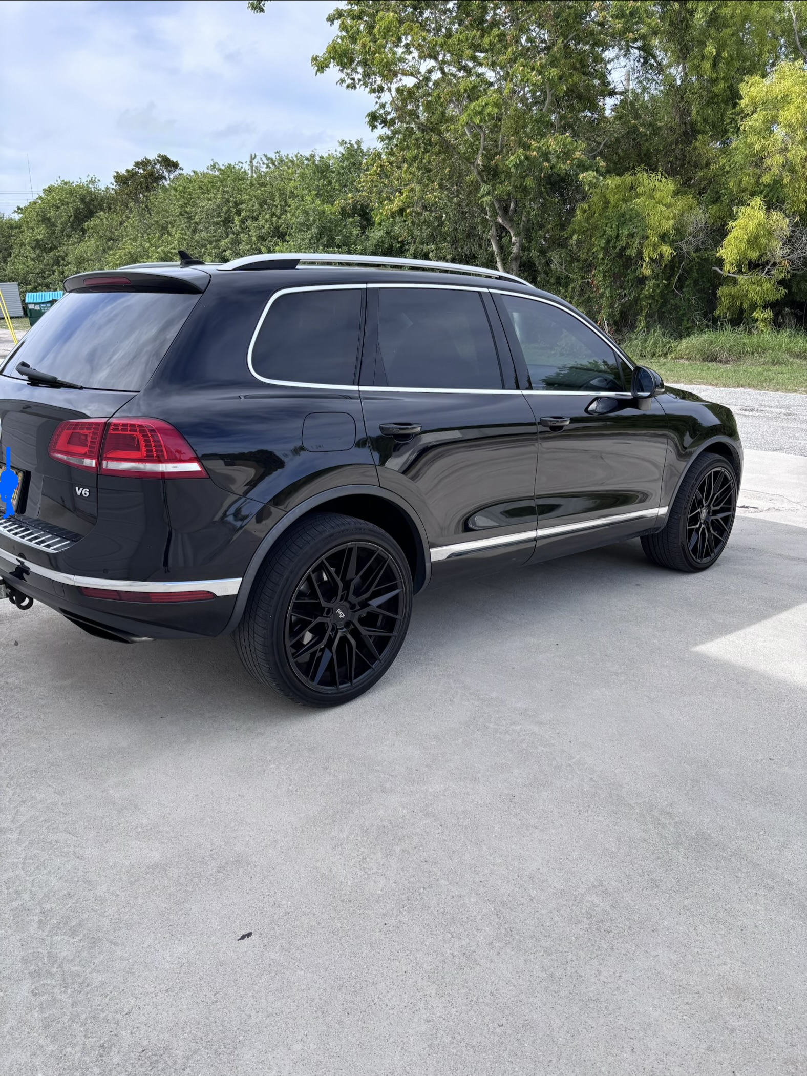 Used 2016 Volkswagen Touareg Sport AWD/4WD image 6